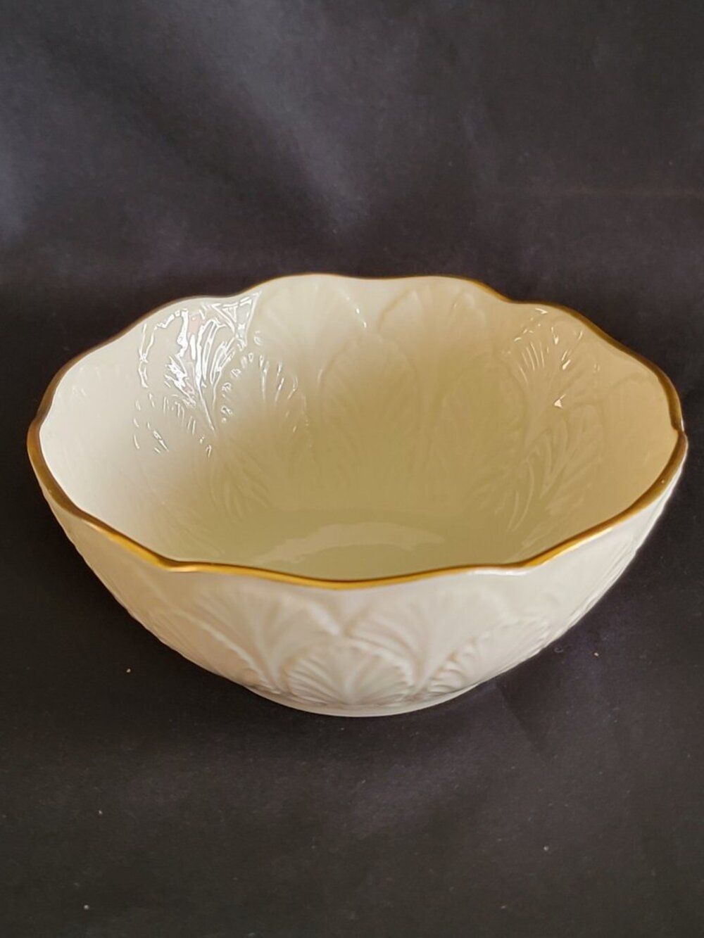 Lenox Beautiful Ivory Color Bowl Gold Rim Leaf Design 4 1/2" Excellent Condition